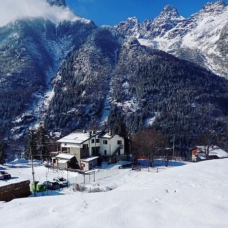 Sasso Nero Hotel Chiesa in Valmalenco Exterior foto